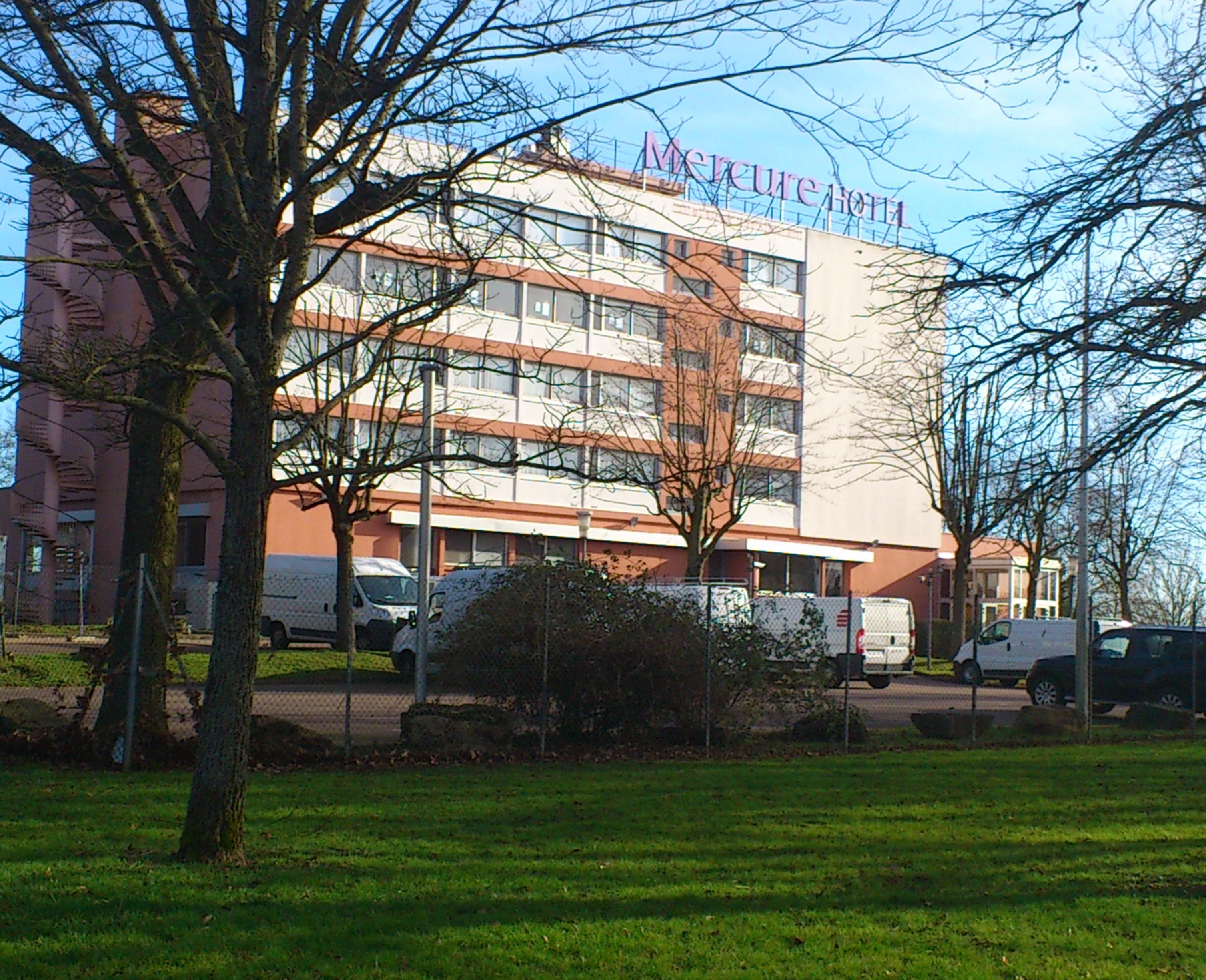 Hotel Mercure Macon Bord De Saone Exteriör bild