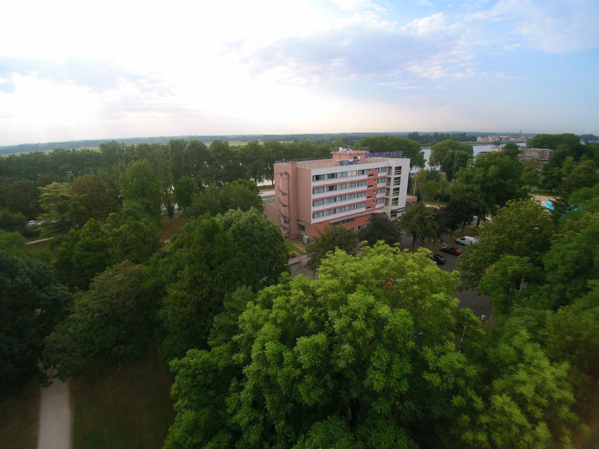 Hotel Mercure Macon Bord De Saone Exteriör bild